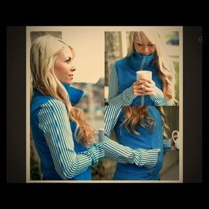 40$ VGUC Blue stripe Lululemon jacket size 12